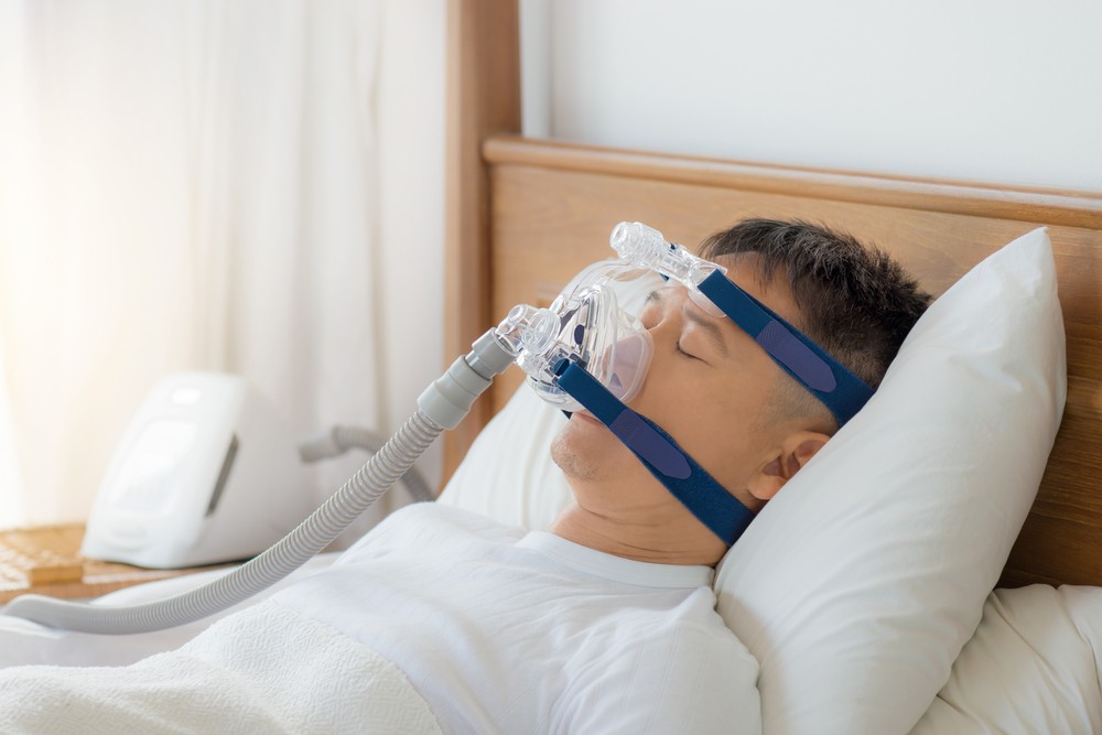 睡眠窒息症患者於睡覺時,呼吸會明顯減少甚至短暫停止,直接影響患者的睡眠質素。