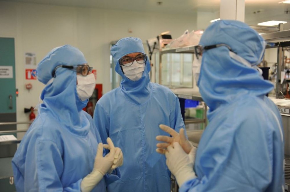 Sanofi執行長Paul Hudson指與GSK合作的原因，是希望透過專業知識及資源互補長短，製造和提供足夠疫苗以阻止病毒傳播。