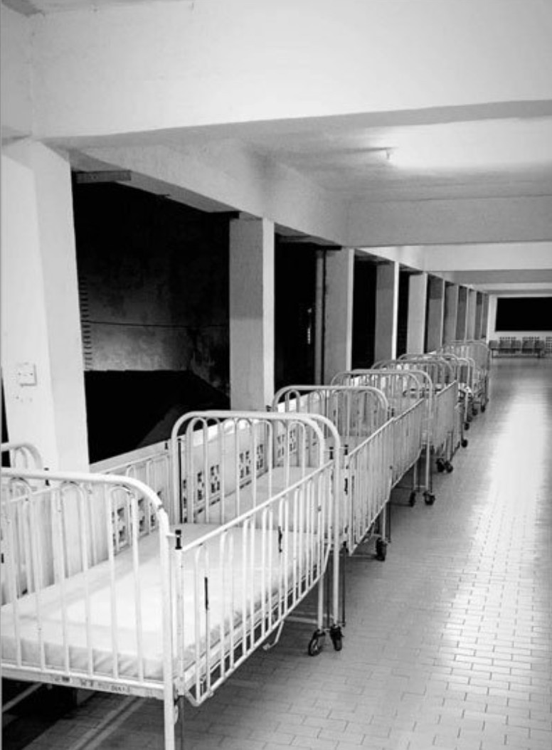 新型肺炎疫情持續,馬來西亞麻坡專科醫院早前有一位護士不幸染疫離世,有護士於社交平台發文悼念之餘,亦直言雖父母曾叫她辭職,但她認為這是其職責,自己須去執行,並呼籲大眾要留家抗疫,「健康比什麼都来得重要」。