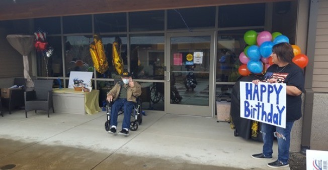 近日美國俄勒岡州一名二戰老兵染疫後成功康復,日前更與家人一起慶祝104歲生日,成為目前全球最老康復者。