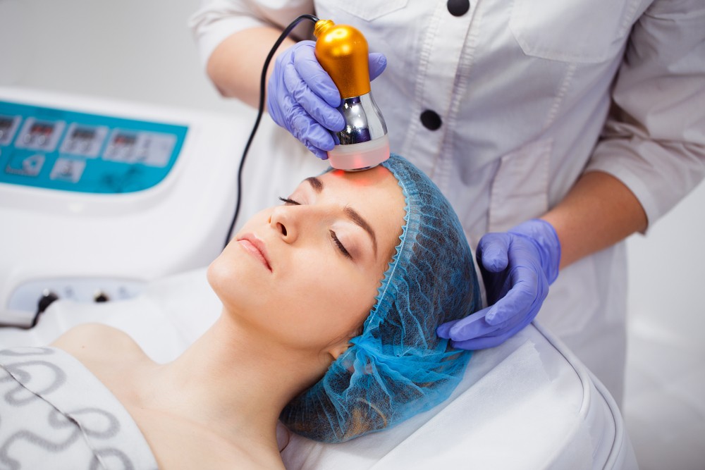 若要長期解決暗瘡問題,應諮詢專業的皮膚科醫生或美容師更具針對性的護理方法。