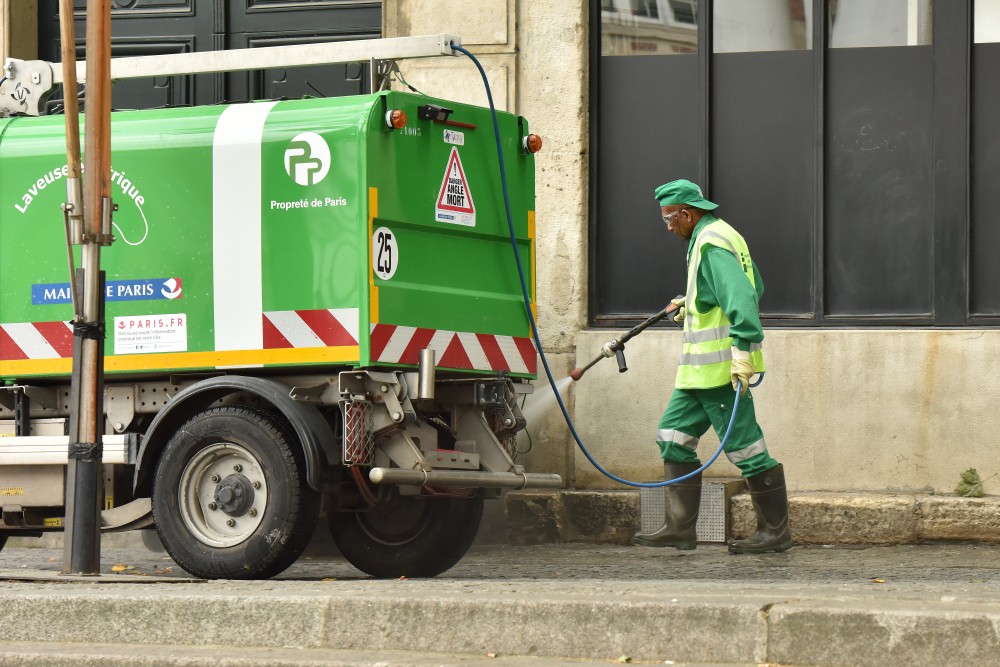 日有外媒報導,巴黎當地的自來水含有新型冠狀病毒,政府已即時停用供水系統,暫時未能確定水源會否成為病毒其中一個傳播途徑。