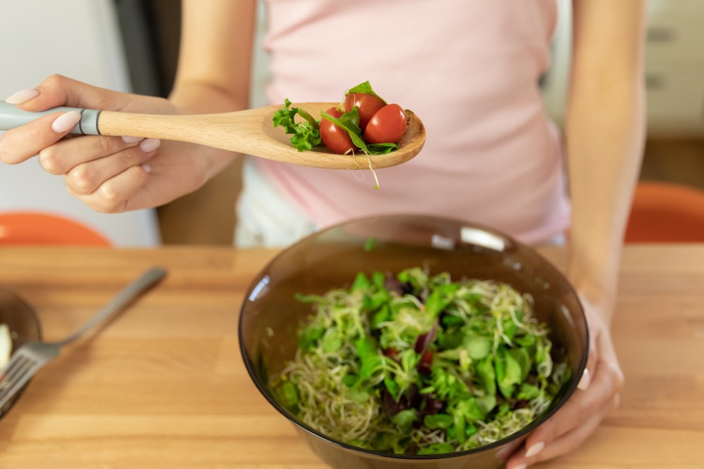 素食者可能會缺乏維生素B12,因為維生素B12大多來自於肉類。
