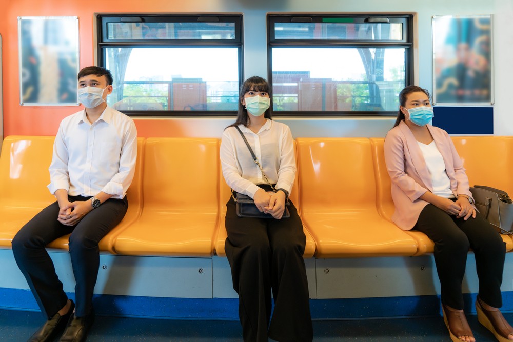 哈佛大學團隊近日發表研究,指在有效治療方法及疫苗面世前,或需保持社交距離至2022年才能避免對醫療系統造成負荷。
