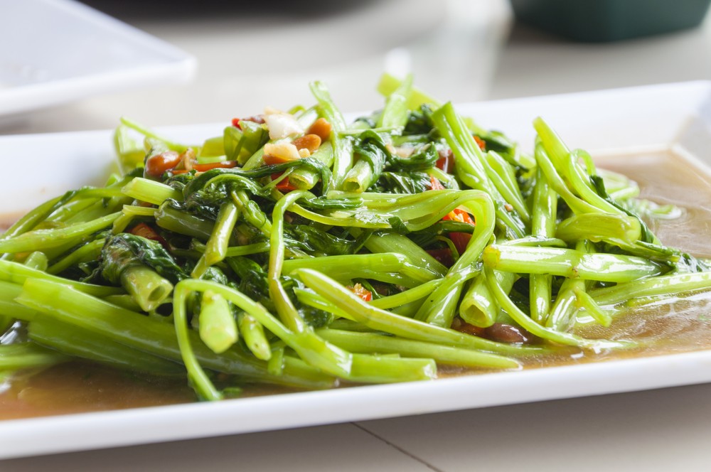 通菜是夏天的當造蔬菜之一,但不少主婦卻會稱其為「抽筋菜」,常說多吃會容易抽筋,因而退避三尺。