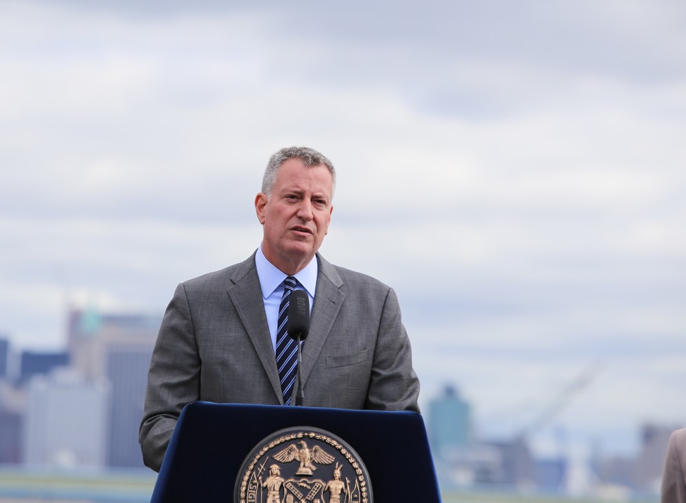 紐約市市長白思豪（Bill de Blasio）周一（6日）表示，為預防染疫死亡人數超出政府與醫院的殮房容量，或計劃於當地擁有150年歷史的美國最大公墓「哈特島」（Hart Island）挖壕。