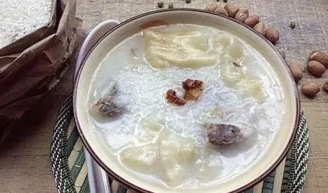 菱角薏米花膠粥