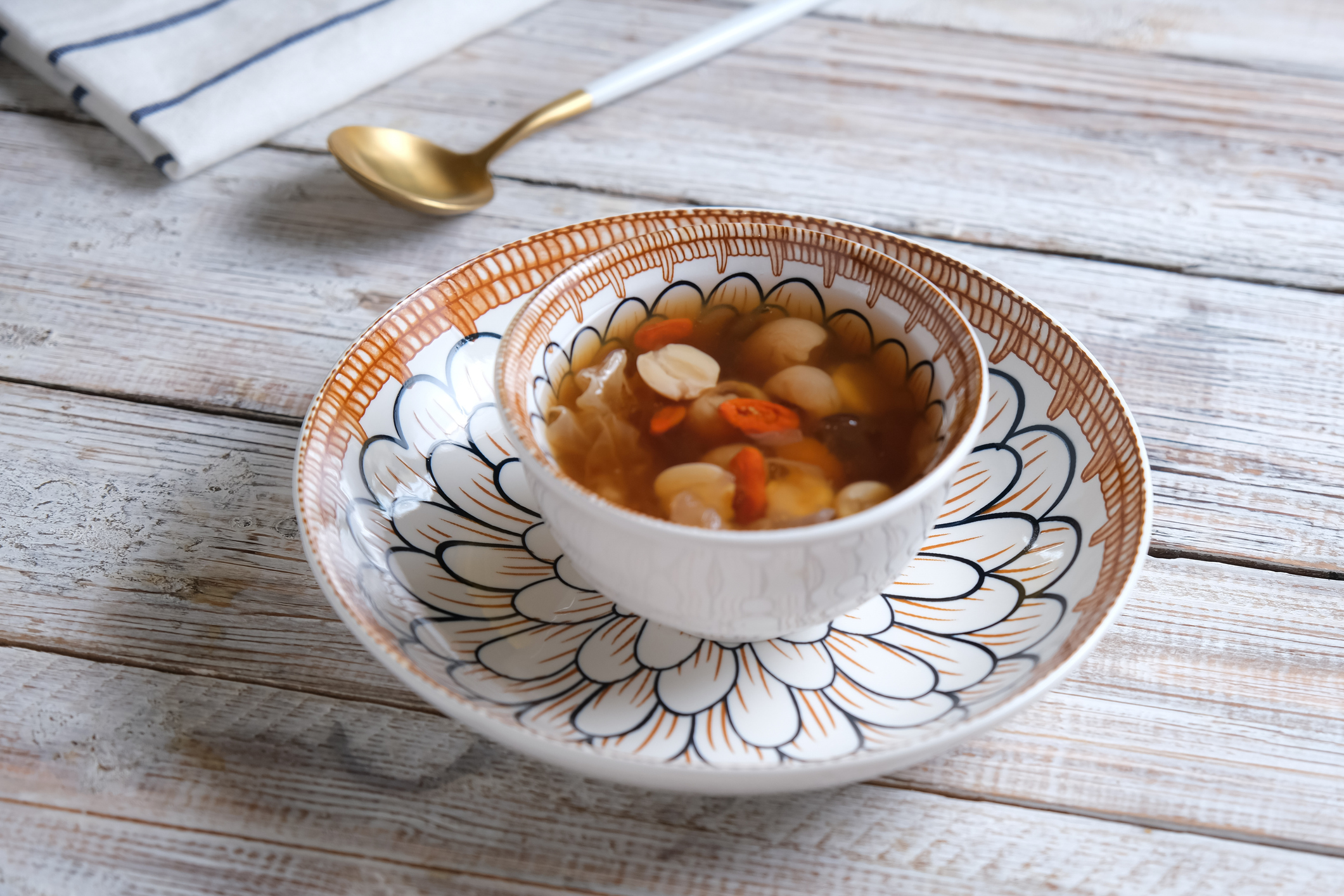 桃膠雪耳蓮子羹食譜