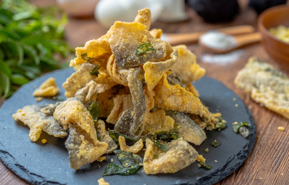 只要在食用前去掉魚鱗,清洗乾淨和適當處理,食用魚皮是安全的。