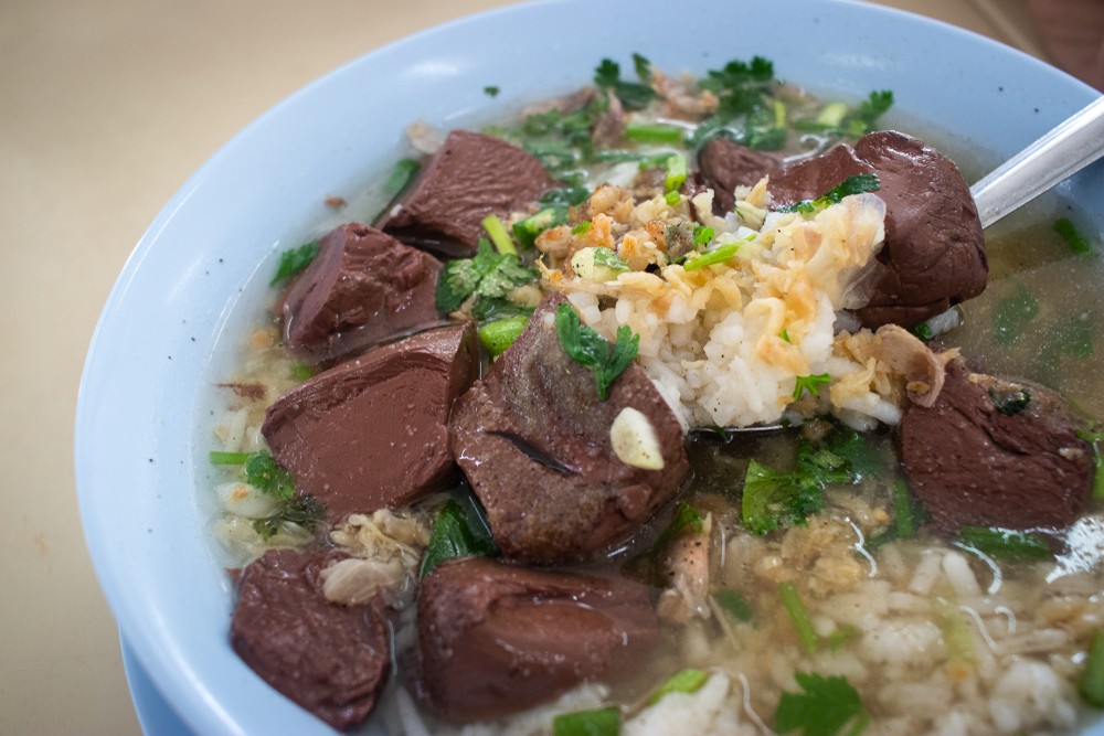 豬紅被譽為「養血之玉」，也是港台著名的小吃之一。