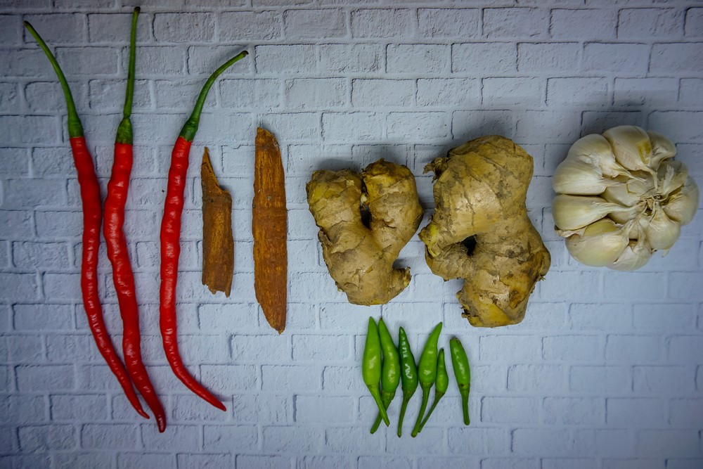 大蒜、生薑或辣椒這些香辛料的辣味能夠有效驅趕穀牛。