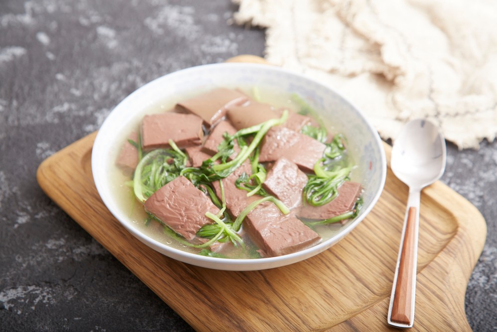 豬紅的含鐵量較高，缺鐵性貧血症患者多吃有幫助。