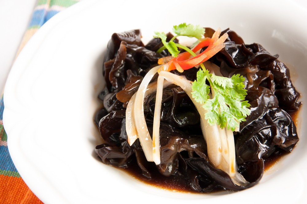 黑木耳被譽為「植物界中的燕窩」,其性甘,味平,含有豐富的營養素。