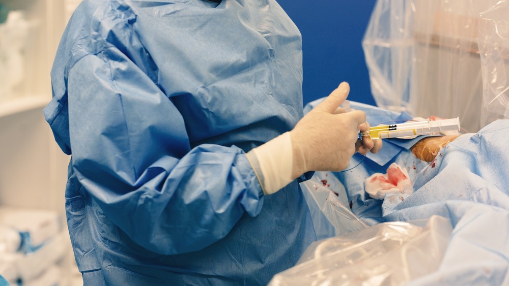 當腫瘤超過6公分,有嚴重經痛、經血過多、頻尿等狀況,才需要手術切除。