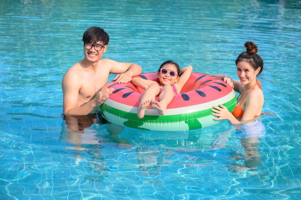 踏入盛夏,不少家庭都會外出嬉水或游泳,水上用品當然不可或缺。