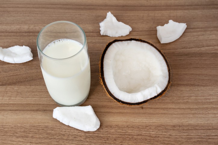 椰子奶的蛋白質含量比杏仁奶更低,熱量和杏仁奶差不多,約45大卡。