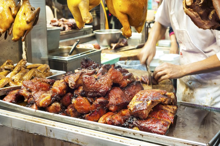 本港飲食習慣普遍較重口味,經常外食的上班族,每日所攝取的鈉含量恐怕會更高。