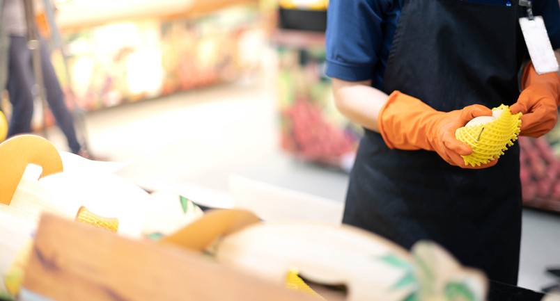 女患者的工作是在貨倉為進口食物貼標籤及包裝,因此不排除她是經由接觸外國商品受感染。