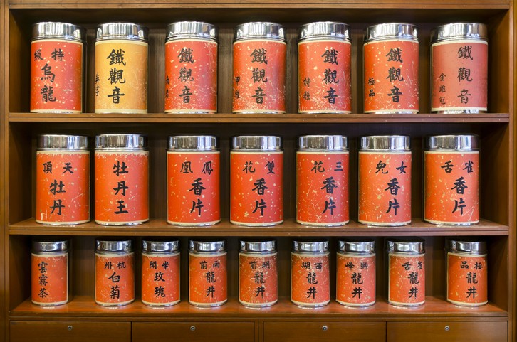 購買回來的茶葉,切記一定要放在陽光照射不到、乾燥、通風的地方。