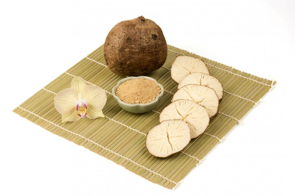 野葛根的根部含有多種植物雌激素,包括異黃酮、脫氧葛雌素、葛雌素等。