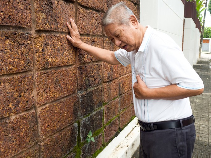 氣管敏感是因氣管收縮及發炎而出現的敏感反應,會令患者出現咳嗽、氣喘、胸口緊悶及喘鳴等症狀,多數在清早和夜間發生。