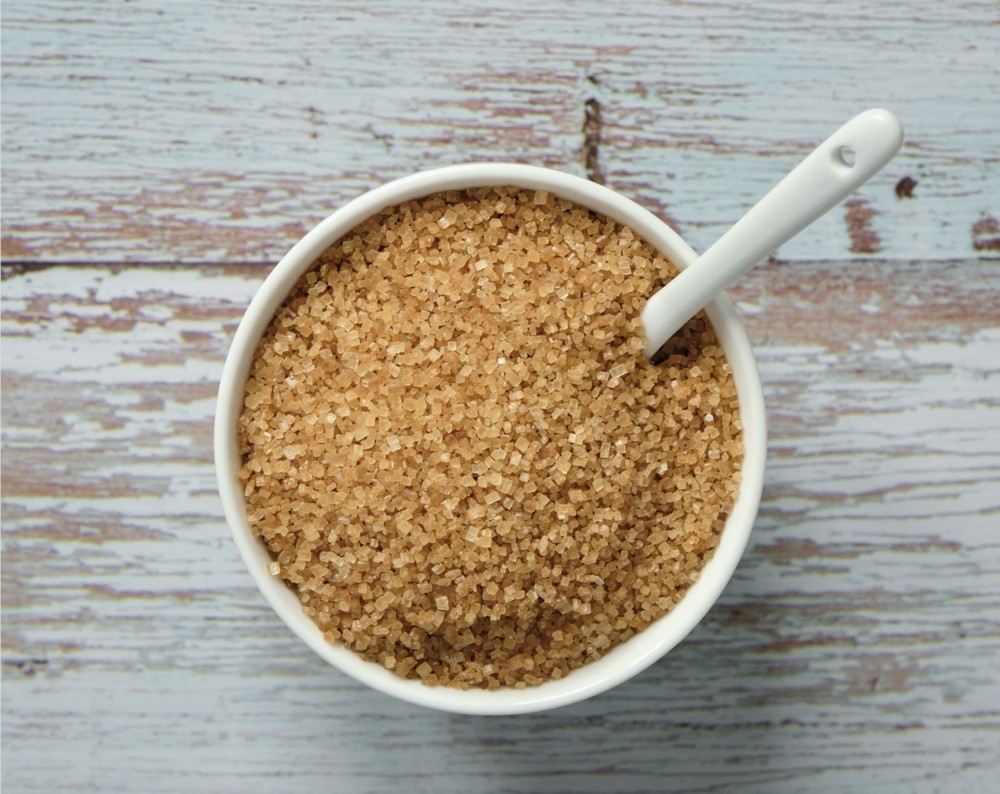 有台灣媒體報道揭發，市面上9成稱手工製作的古法黑糖，其實是用粗糖再製的還原黑糖，部分更添加焦糖色素，或含致癌物質。