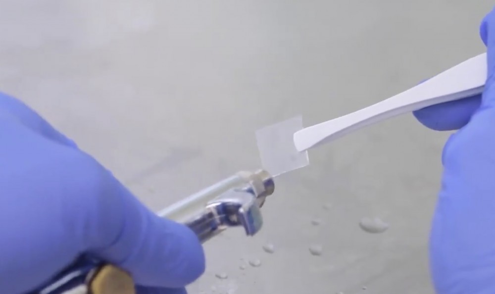 美國弗吉尼亞理工大學研發了新型塗層,能將上時,該塗層可以使物件上的新冠病毒失去活性。