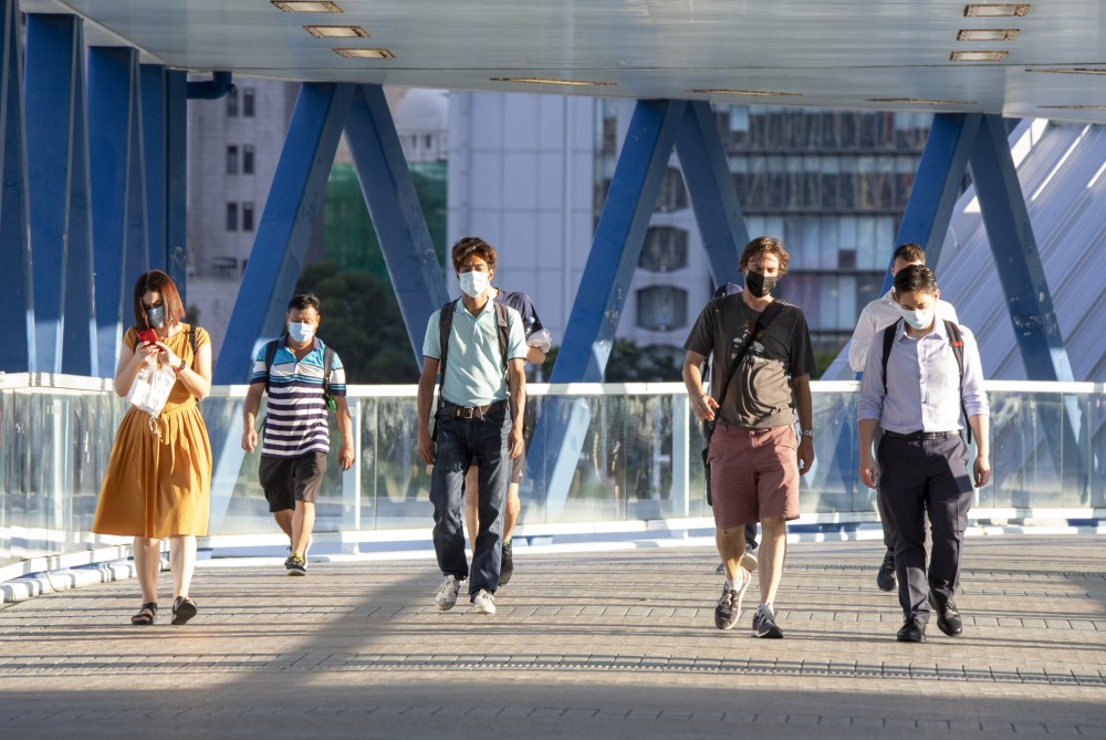 港大就市民於過去一年進行了7輪電話問卷調查，訪問了逾1000名18歲以上市民。結果發現，由去年11月有67.4%人有意接種，今年1月下跌至僅45.9%人願意接種。