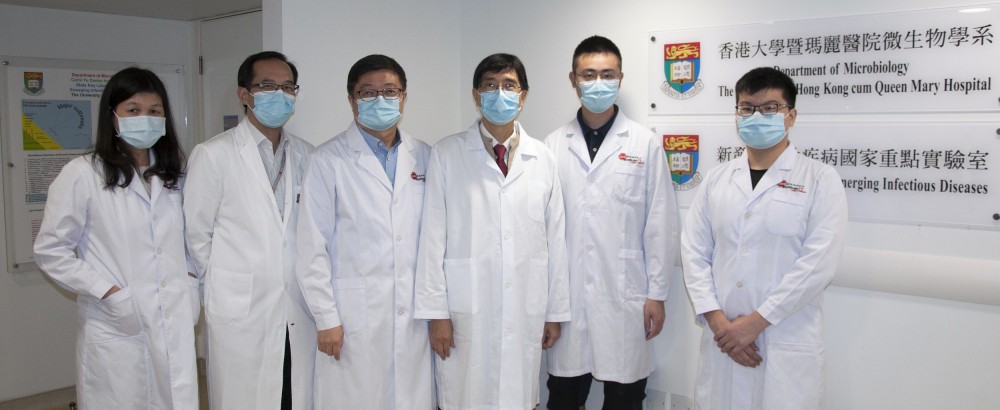(左三)港大醫學院微生物學系教授兼愛滋病研究所所長陳志偉教授;(左四)港大醫學院微生物學系傳染病學講座教授、霍英東基金教授(傳染病學)袁國勇教授