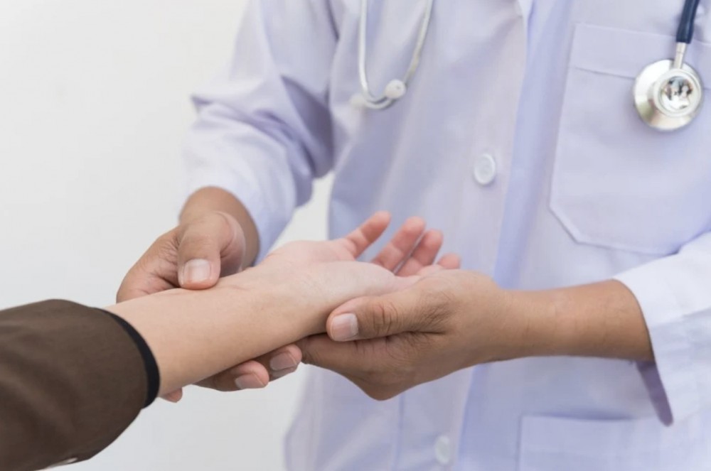 基因突變是導致患上腕管綜合症的主要風險因素之一。