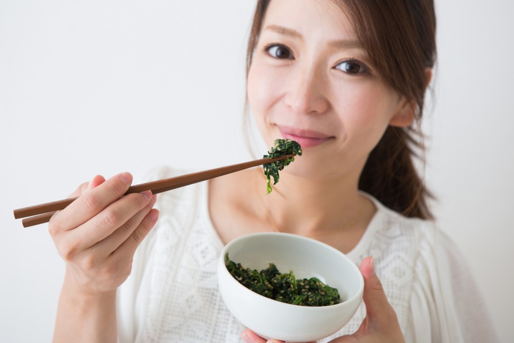 在中醫角度上,菠菜味甘,性涼。具有養血止血、滋陰止渴、利腸通便、解酒毒和熱毒等作用。