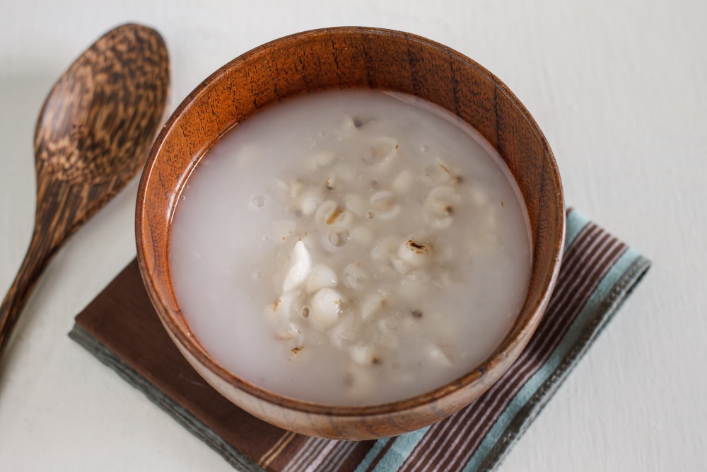 薏米枇杷粥，可清肺，消暑熱，解毒。對生粉刺、長癤癰有良效。 