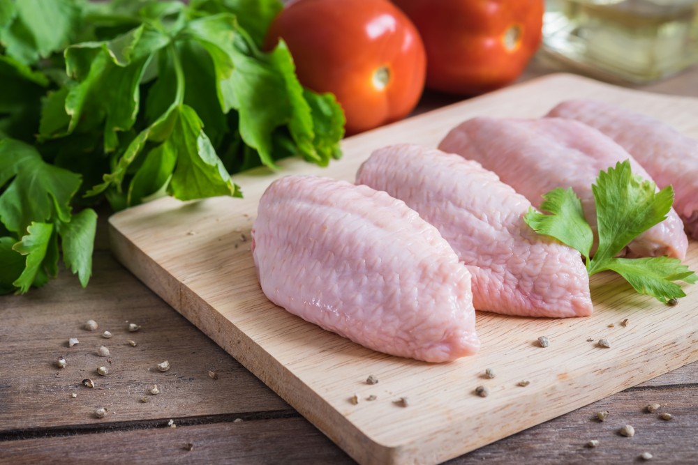 深圳市昨日(12日)發現1份巴西進口急凍雞翼表面樣本對新冠病毒核酸檢測結果呈陽性。