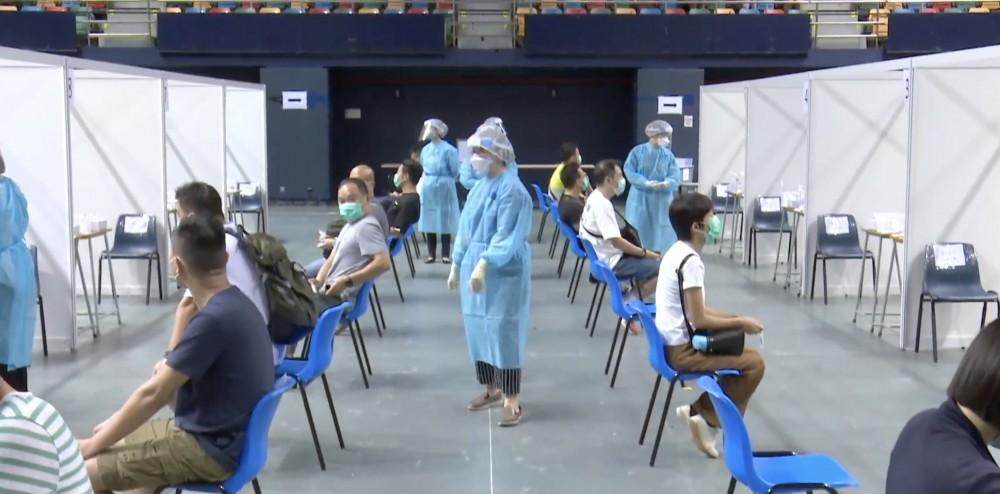 政府推行「普及社區檢測計劃」（全民檢測）。