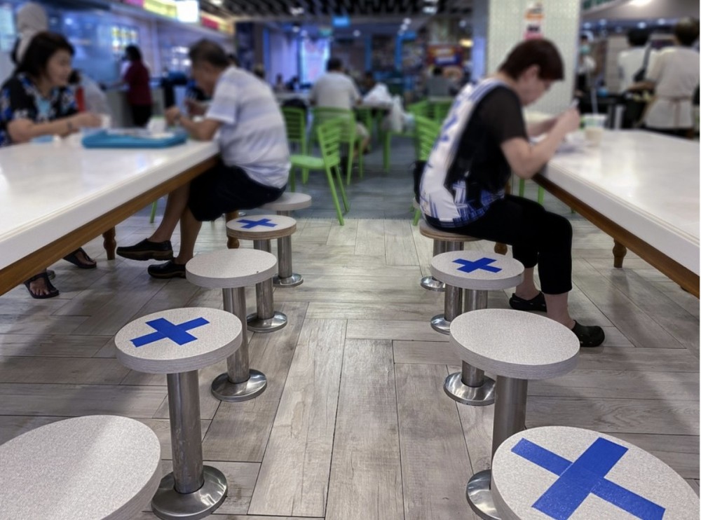 政府宣布今個星期五（11日）起放寬抗疫措施，包括食肆放寬至4人一枱。