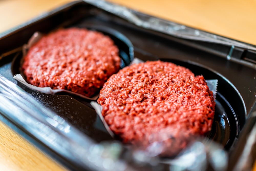 素食主義流行,各種「新式素肉」越來越普及,較為產品在本地越來越多餐廳及超市上架。