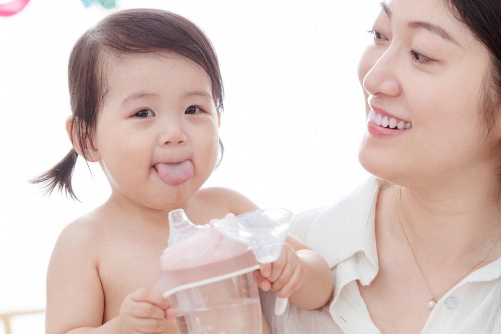 若一下子讓嬰兒喝太多白開水,腎臟無法即時排出體內過多的水分。