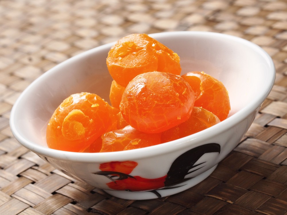 進食前切走部分「蛋黃」,有助減少吃月餅的飽滯感。