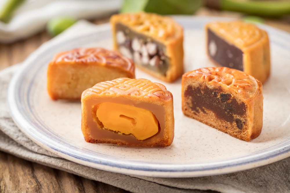 中秋應節首選當然是吃月餅!雙黃白蓮蓉、雙黃蓮蓉、奶黃月餅都是深受大眾喜愛的傳統月餅,你愛吃哪一款?