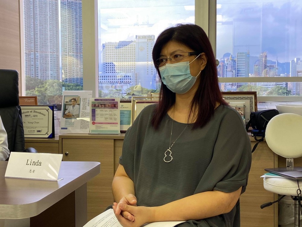銀屑病患者Linda,因病情和患病壓力等,毅然從前線酒店業管理層工作轉職秘書。