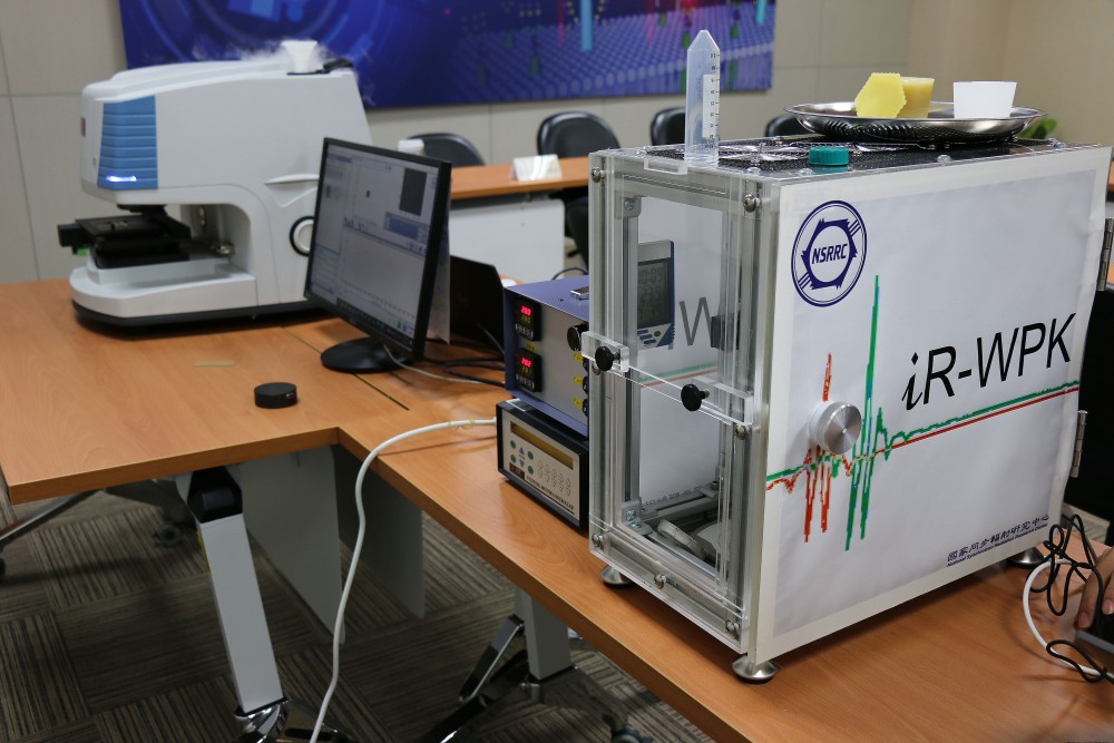 台灣國家同步輻射研究中心研發出一種以石蠟及蜂蠟顯影的篩檢技術，可測腸癌、乳癌、胃癌等10種癌症。