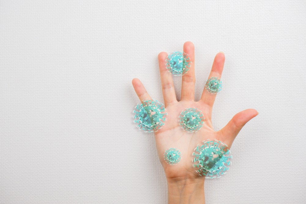 有日本研究指,新冠肺炎病毒可於皮膚活躍達9小時,增加接觸傳播的風險。