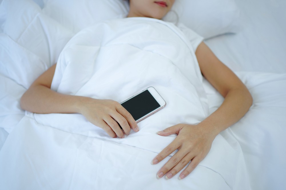 無手機恐懼症愈嚴重的大學生,更容易有失眠、睡眠質素差的問題,例如白天嗜睡、失眠、睡眠品質不佳、時常半夜驚醒等。