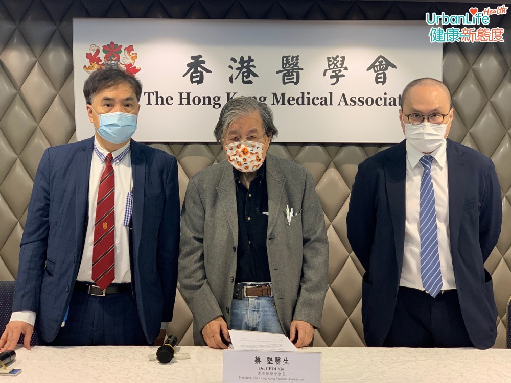 醫學會促政府釐清疫苗安全性。（左起）醫學會傳媒病顧問委員會聯席主席陳以誠、醫學會會長蔡堅、聯席主席曾祈殷醫生