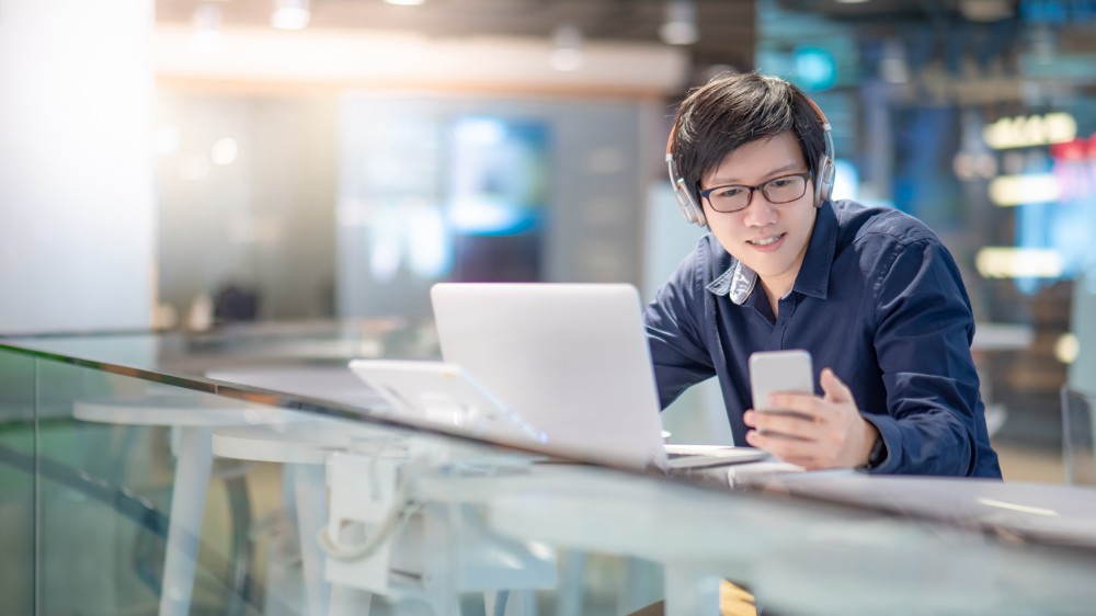 有研究發現如經常進行媒體多任務處理(media multitasking),如一邊看電腦,一邊使用手機,記憶力會較差。