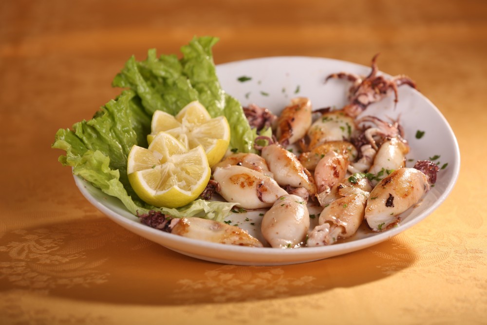 男童進食了放在雪櫃6日的魷魚，懷疑因此引起腸道感染。