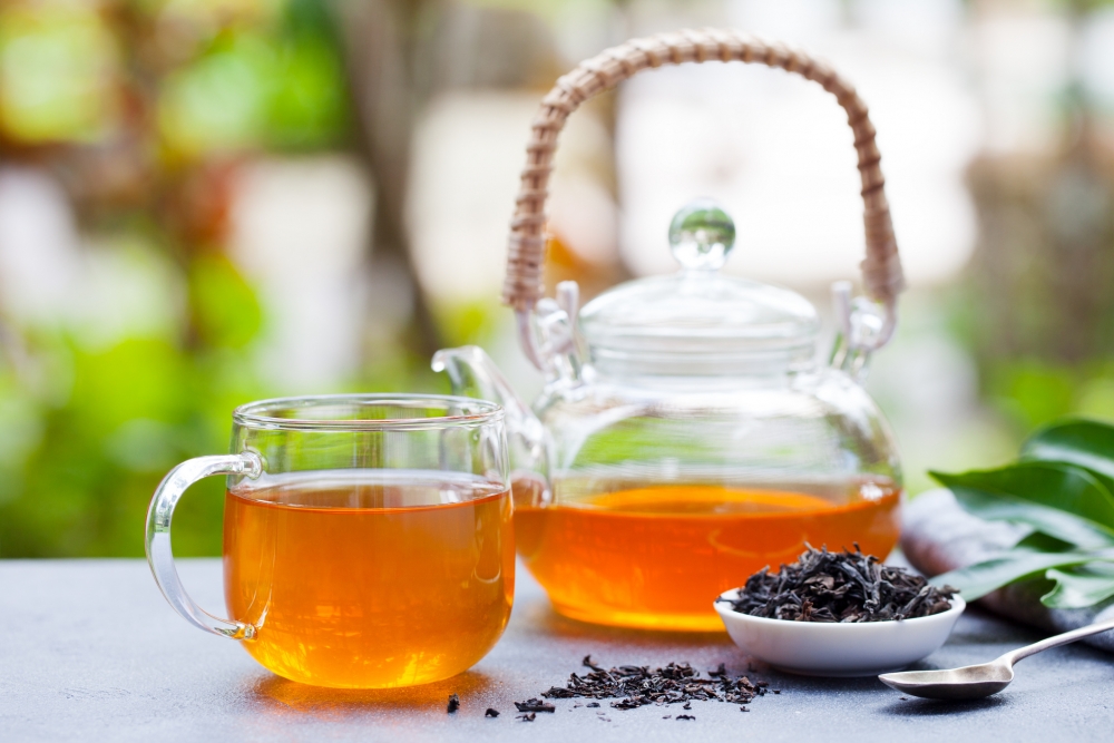 之前已有研究證明兒茶素能附著流感病毒表面突起的蛋白質,消除病毒傳染力。