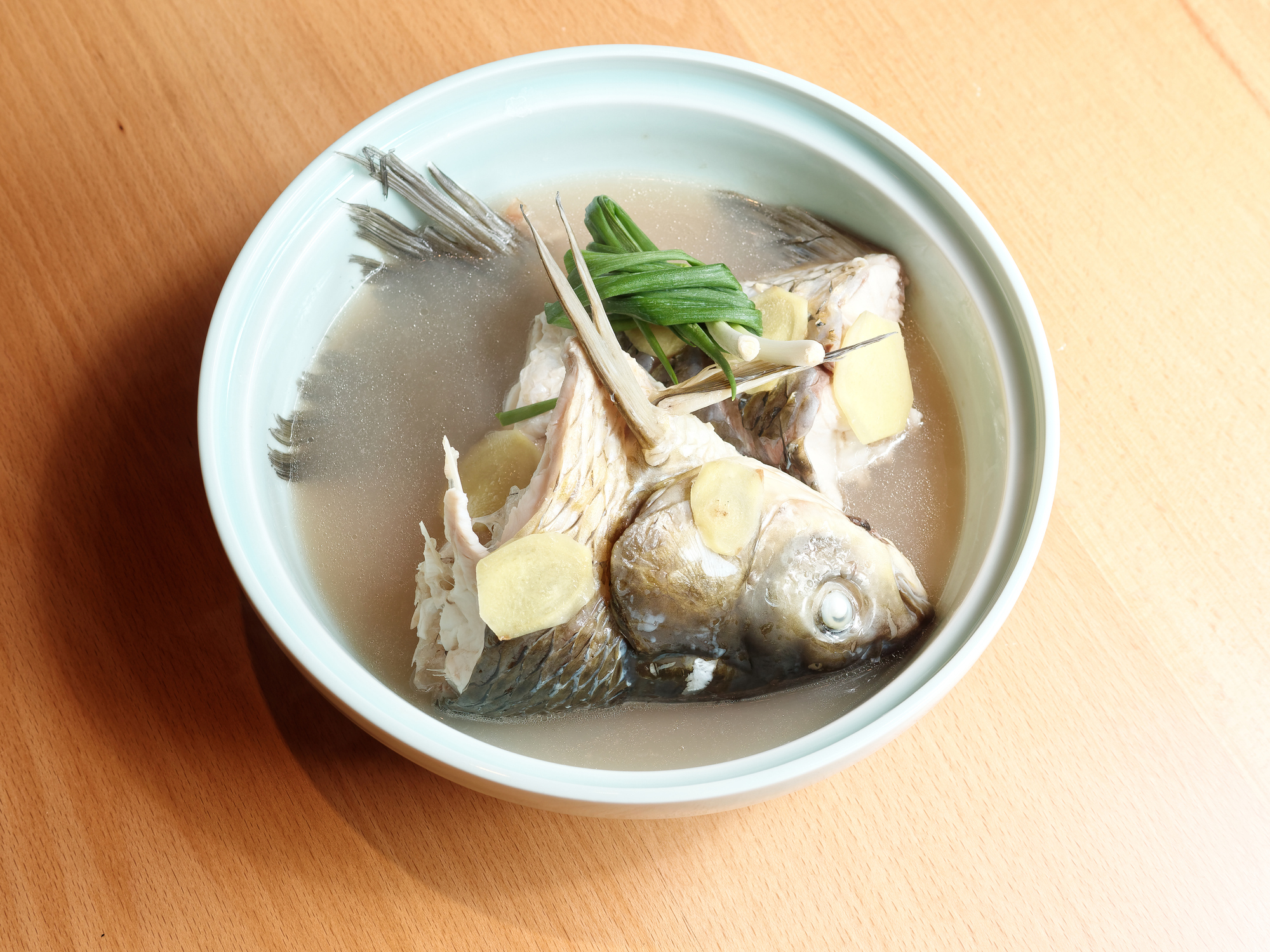 蘋果雪耳生魚湯有止咳功效。