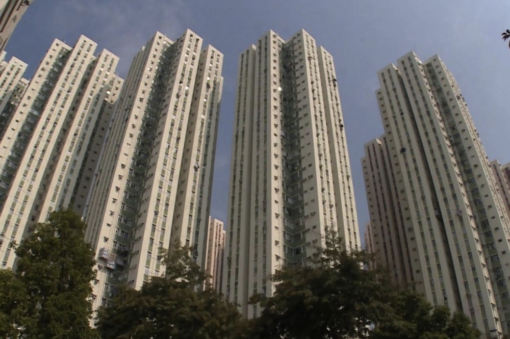 梁子超又指,現時不適合在麗晶花園實施禁足令,為大樓本身有不能移除的風險,沒有理由要居民曝露在風險中,或需研究擴充其他檢疫措施,或用分組隔離方式處理。