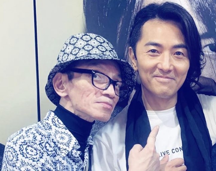 曾是鄭伊健、草蜢、達明一派等藝人的御用髮型師Jacky Ma(馬桂燦)2018年患上胃癌,曾接受切胃手術。昨其所屬髮型屋發文指,Jacky Ma於12月3日已因病離世。